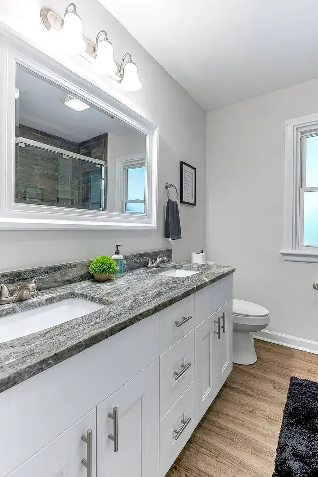 Norfolk Beach Bungalow Pet-Friendly + Deck 20