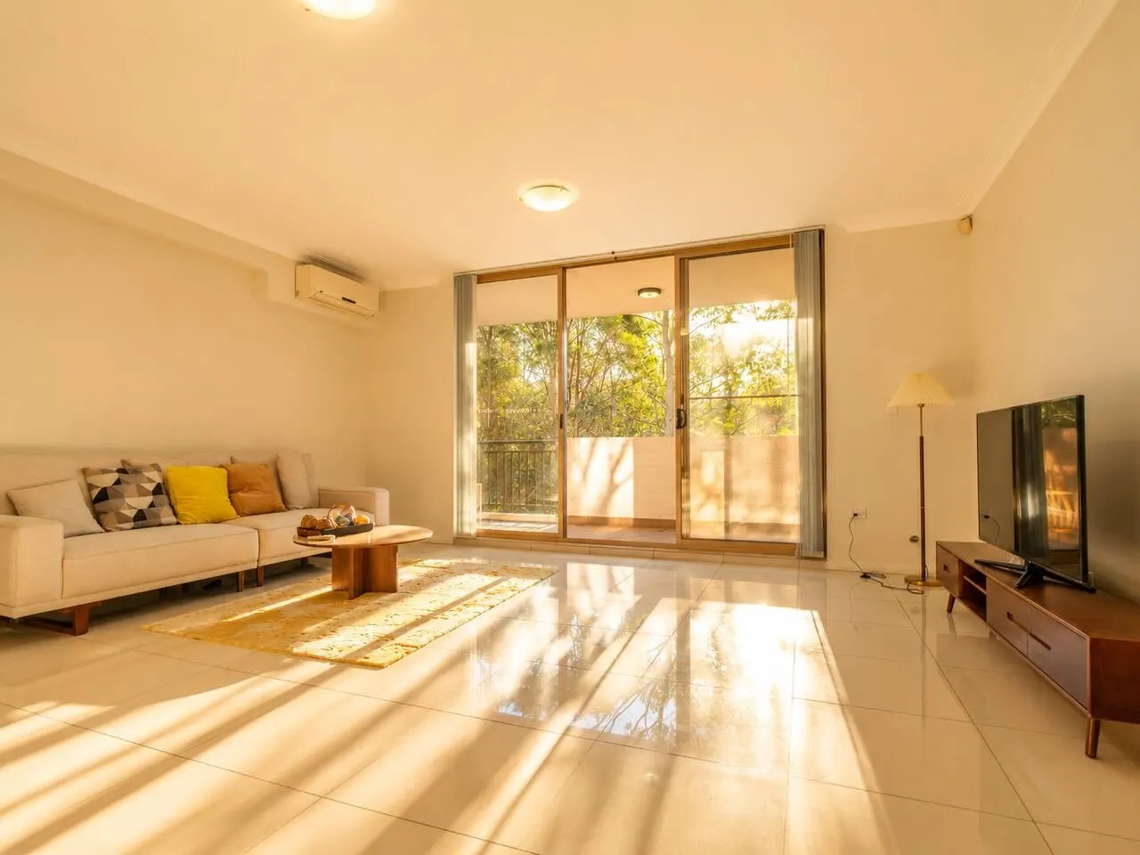 Quiet 2BR Apartment by Holroyd Gardens Park