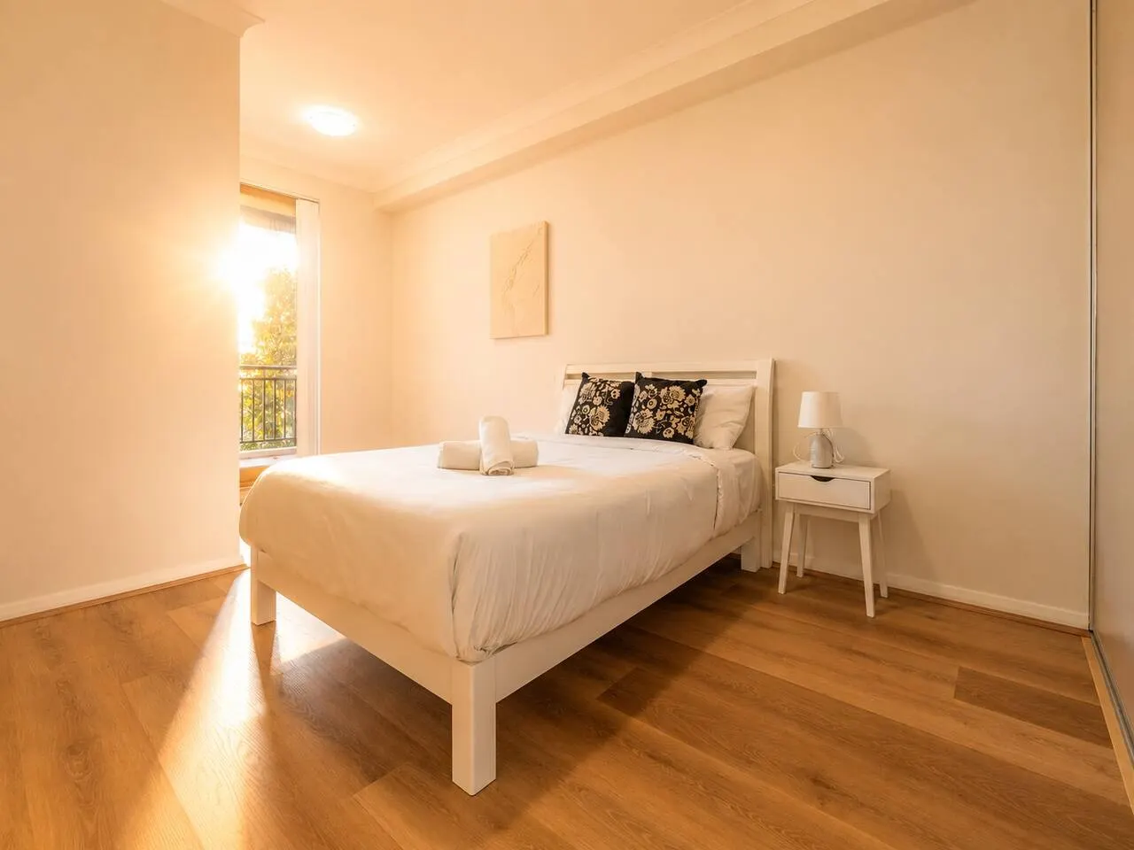 Quiet 2BR Apartment by Holroyd Gardens Park 10