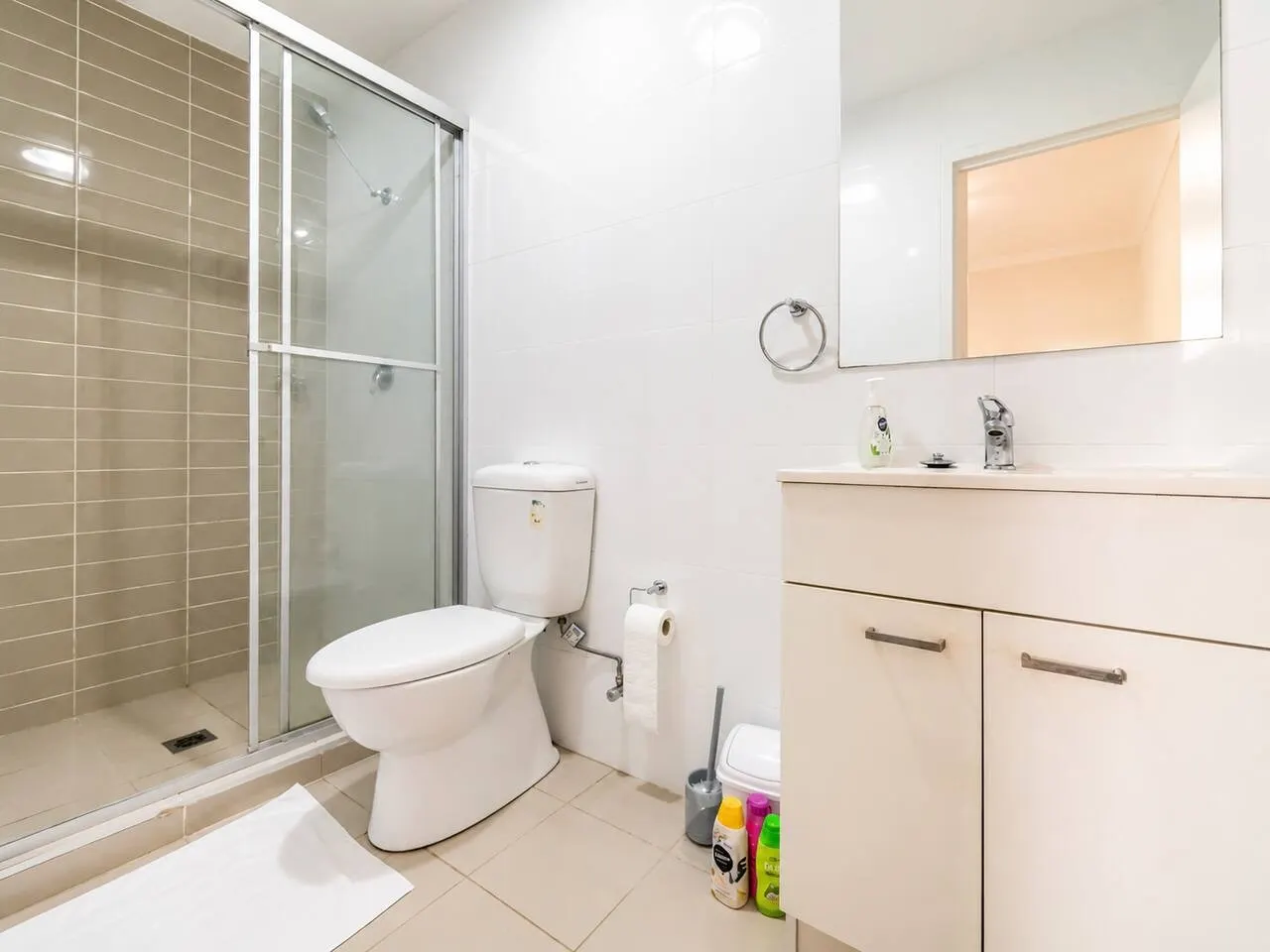 Quiet 2BR Apartment by Holroyd Gardens Park 20