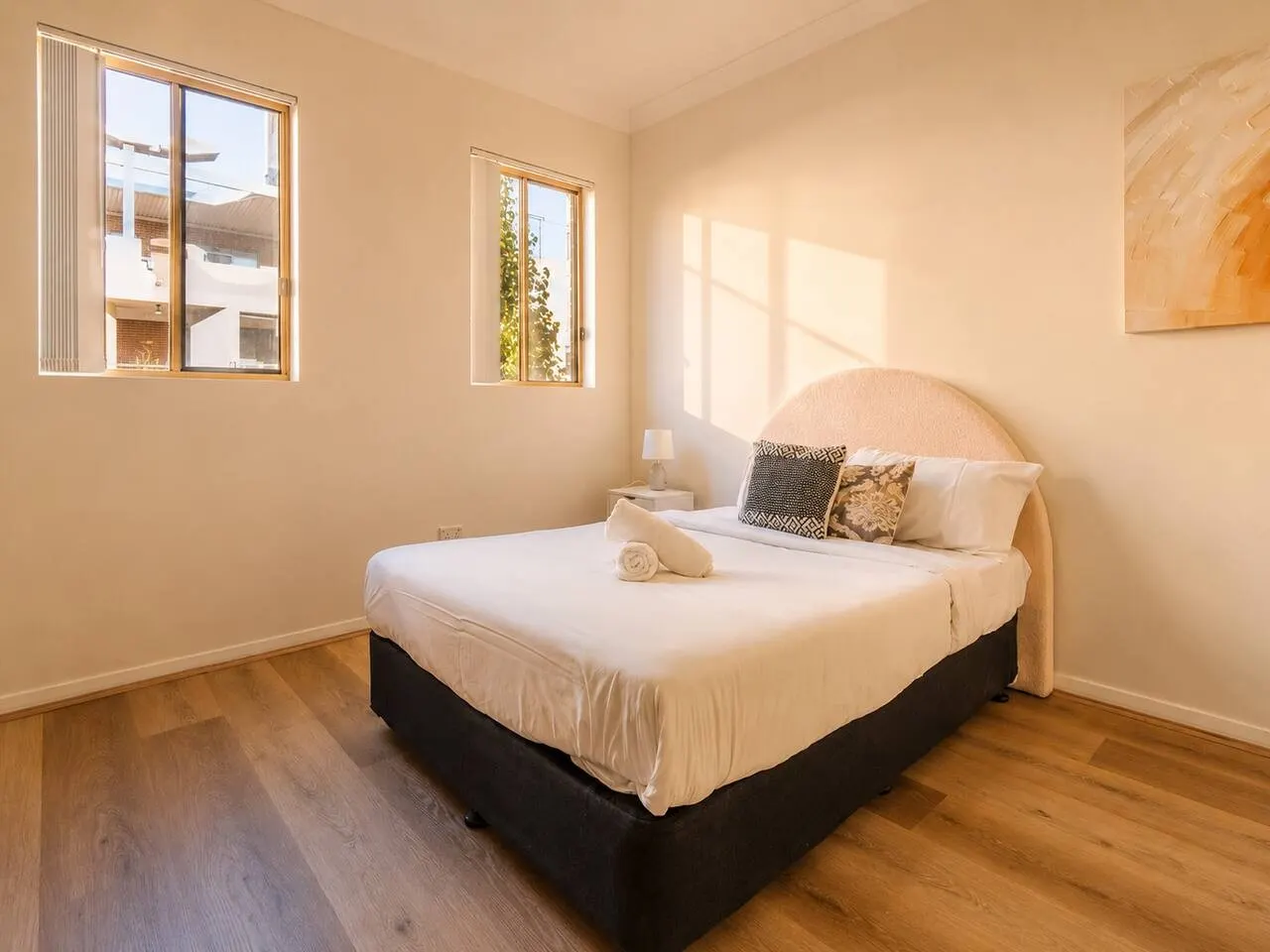Quiet 2BR Apartment by Holroyd Gardens Park — photo 3