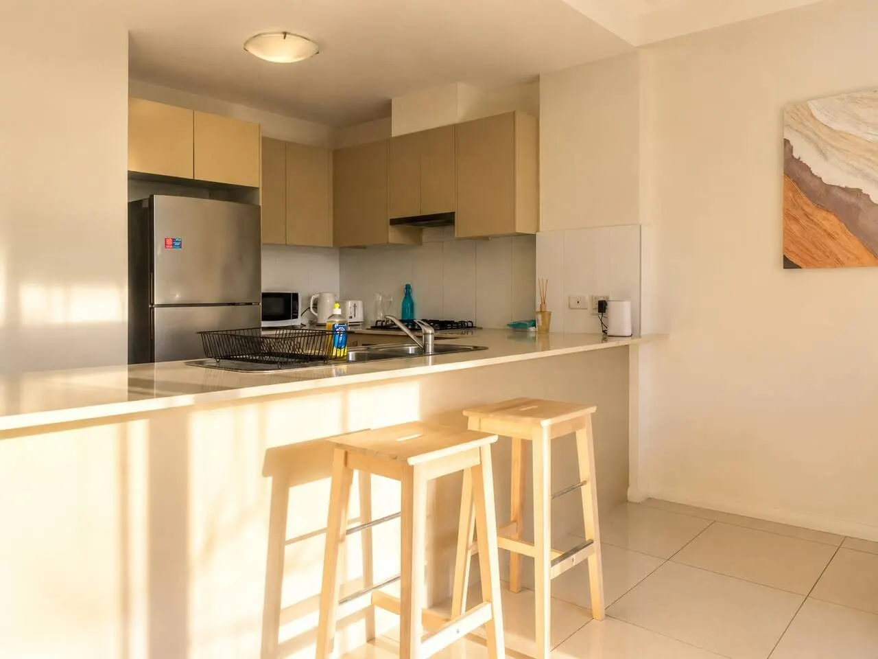 Quiet 2BR Apartment by Holroyd Gardens Park — photo 4