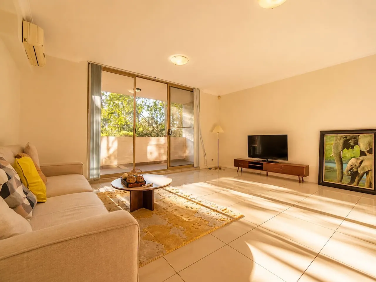 Quiet 2BR Apartment by Holroyd Gardens Park 6