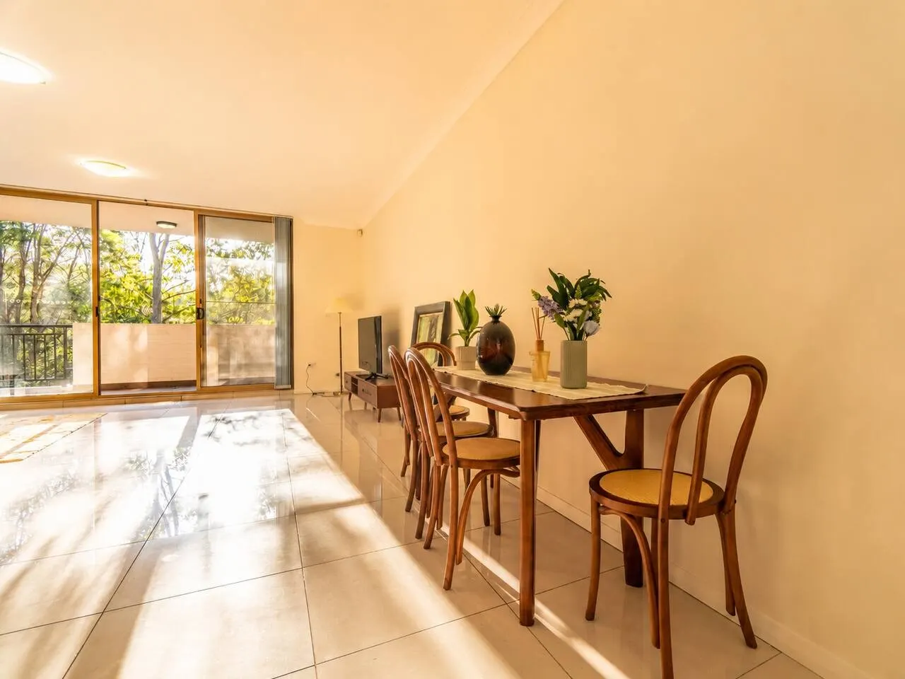 Quiet 2BR Apartment by Holroyd Gardens Park 7