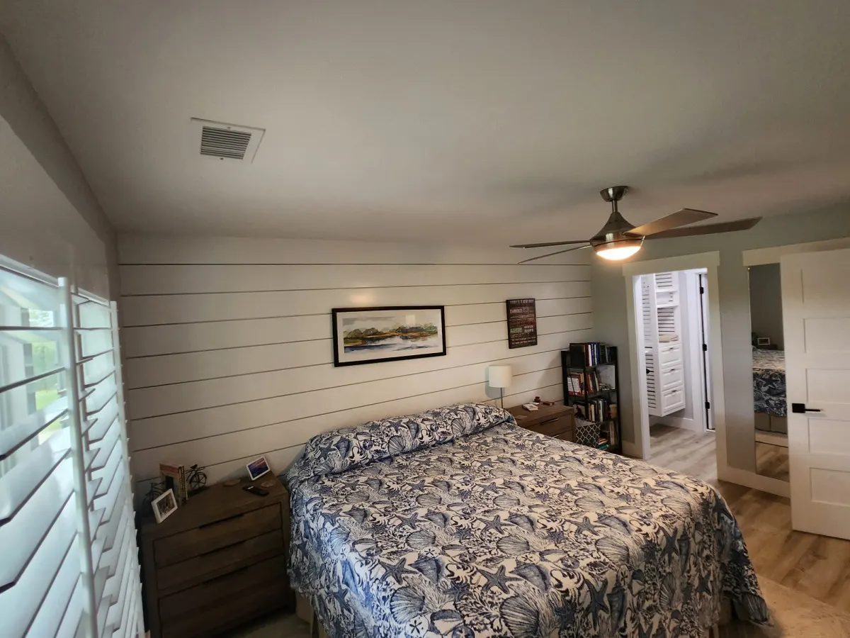 Renovated King Bed Condo near beach with pool access. — photo 2