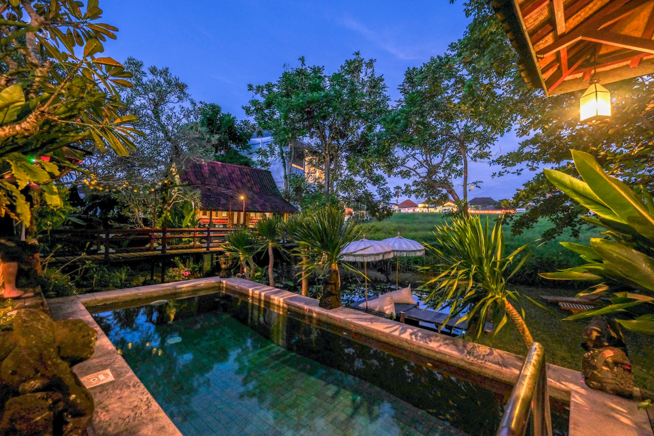 Traditional 3Beds Prime Location in Batu Bolong 31