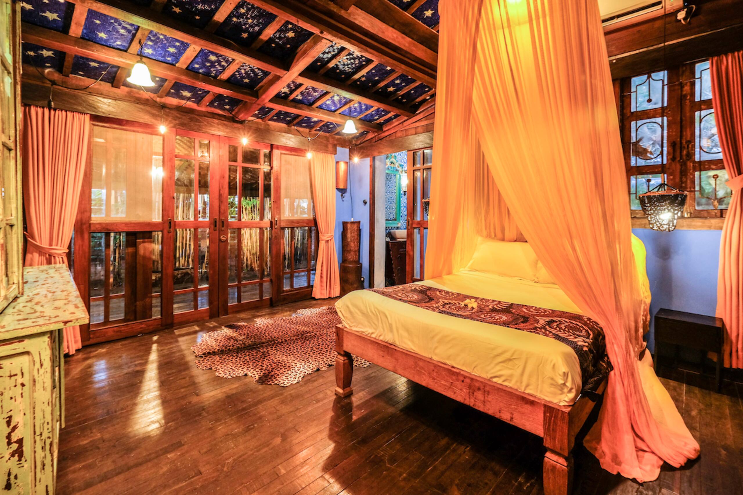 Traditional 3Beds Prime Location in Batu Bolong 16