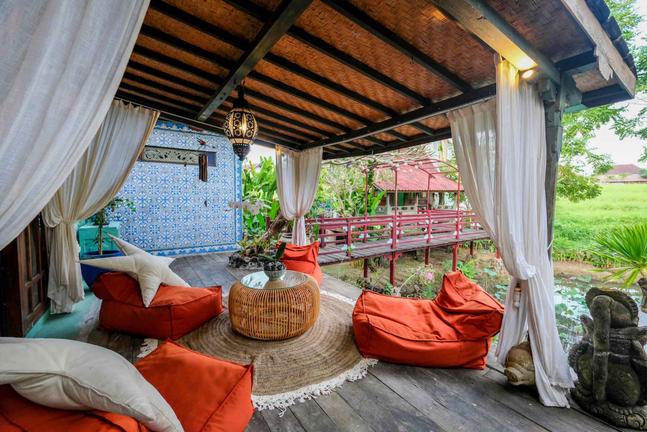 Traditional 3Beds Prime Location in Batu Bolong 32