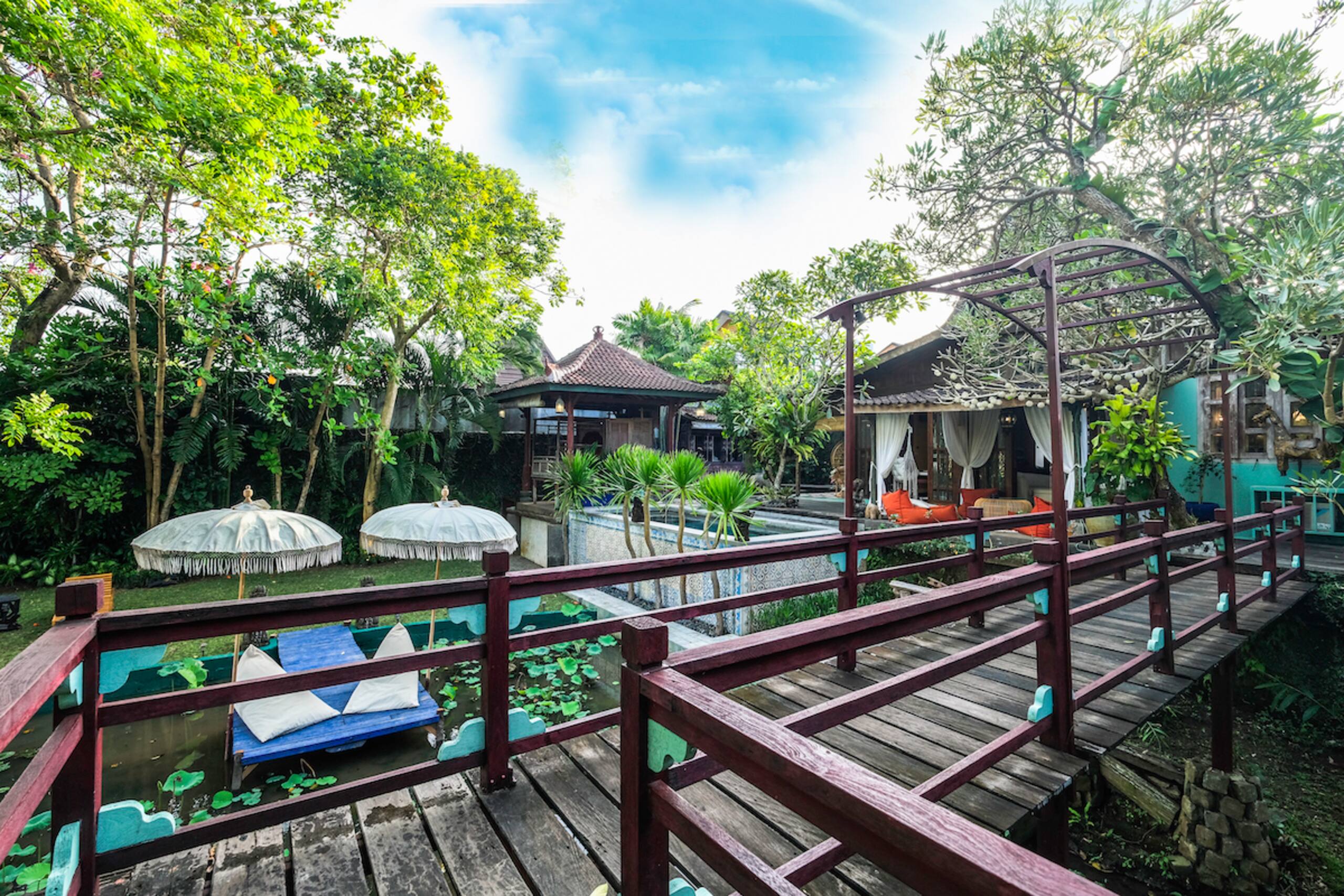 Traditional 3Beds Prime Location in Batu Bolong 10