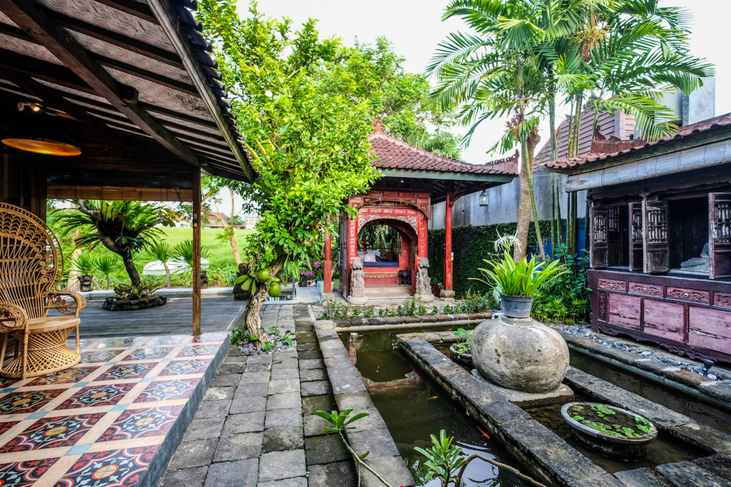 Traditional 3Beds Prime Location in Batu Bolong 6