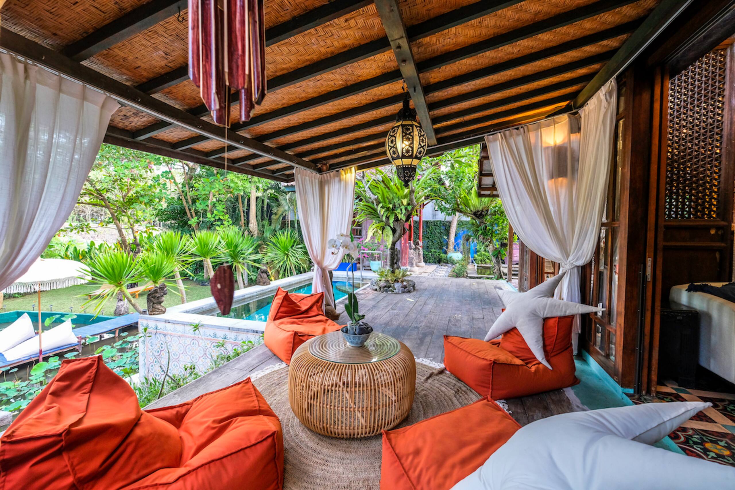 Traditional 3Beds Prime Location in Batu Bolong 33
