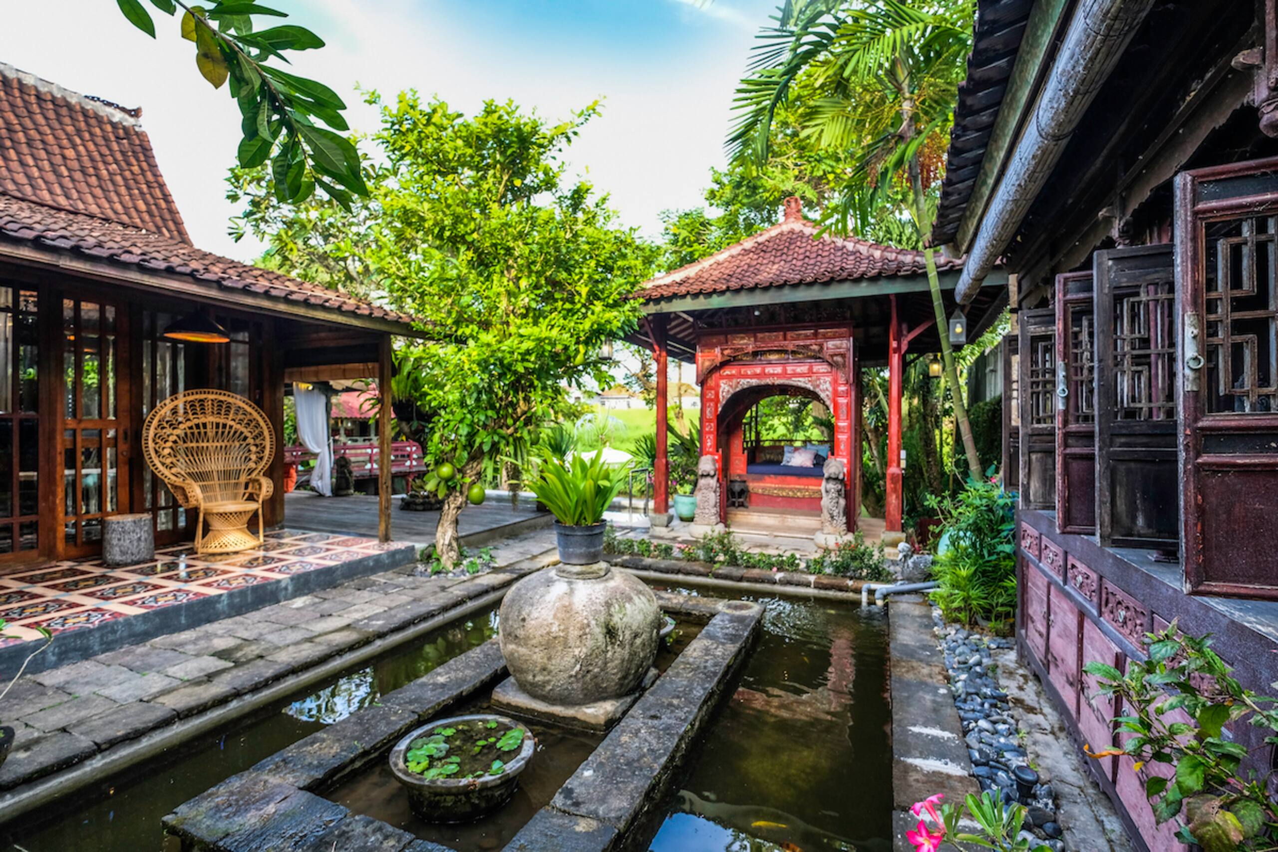 Traditional 3Beds Prime Location in Batu Bolong — photo 3