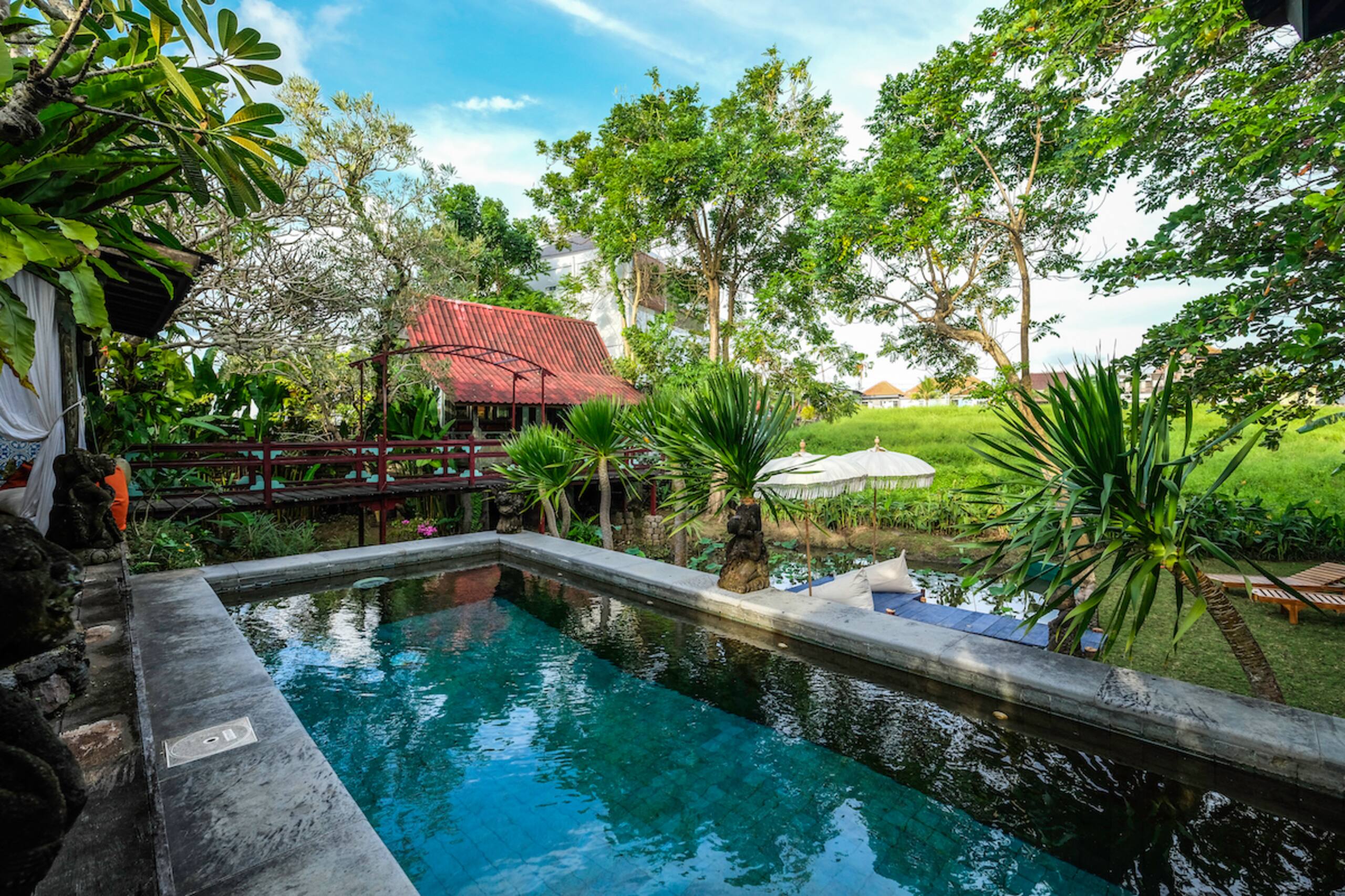 Traditional 3Beds Prime Location in Batu Bolong — photo 2