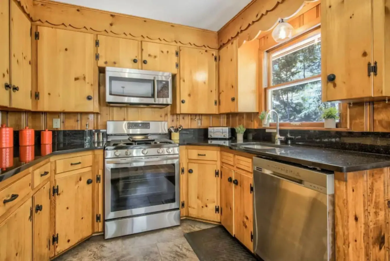 Serenity Pines Hideaway Mountain Retreat with Hot Tub, Views & Cozy Charm *Dog Friendly* 13