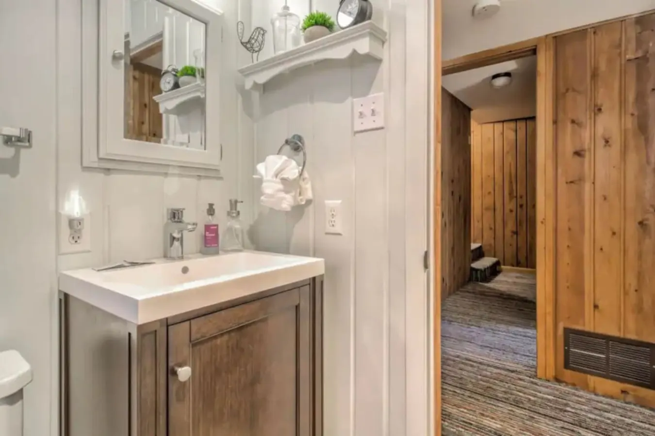 Serenity Pines Hideaway Mountain Retreat with Hot Tub, Views & Cozy Charm *Dog Friendly* 16