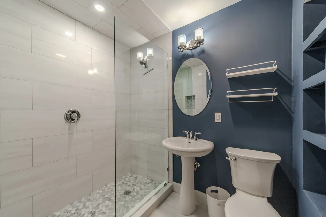 Serenity at the Sea 1 BDR Beachfront Apartment w/ Hot Tub 9