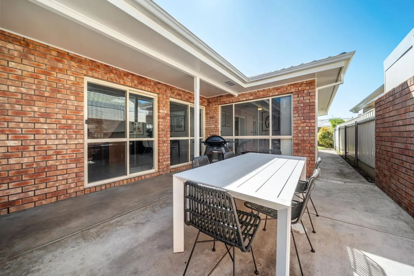 Charisma in Clarence - Courtyard Stay near Glenelg — photo 4
