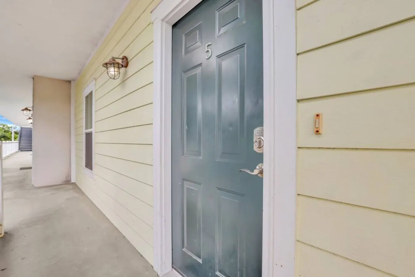 2 Bed Condo Walk to the Beach 9