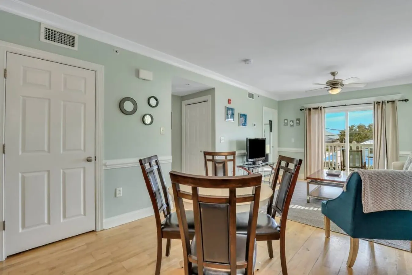 2 Bed Condo Walk to the Beach 13