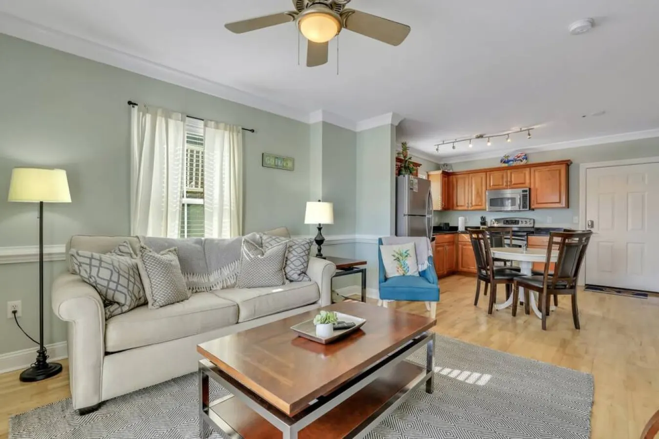 2 Bed Condo Walk to the Beach 15