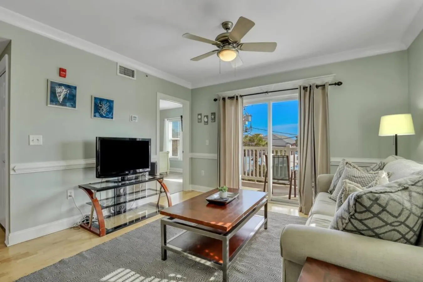 2 Bed Condo Walk to the Beach 16