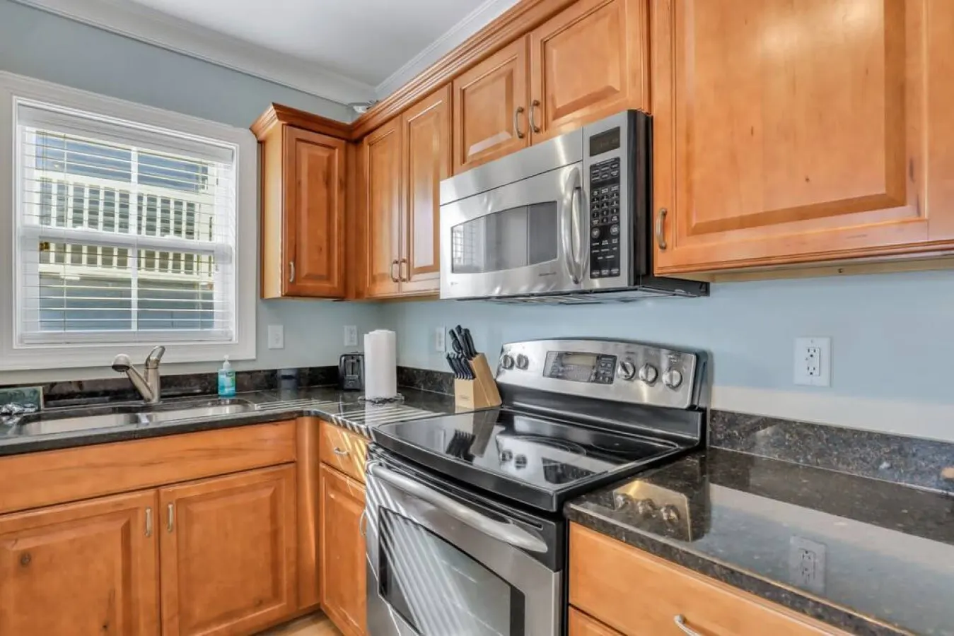 2 Bed Condo Walk to the Beach 17