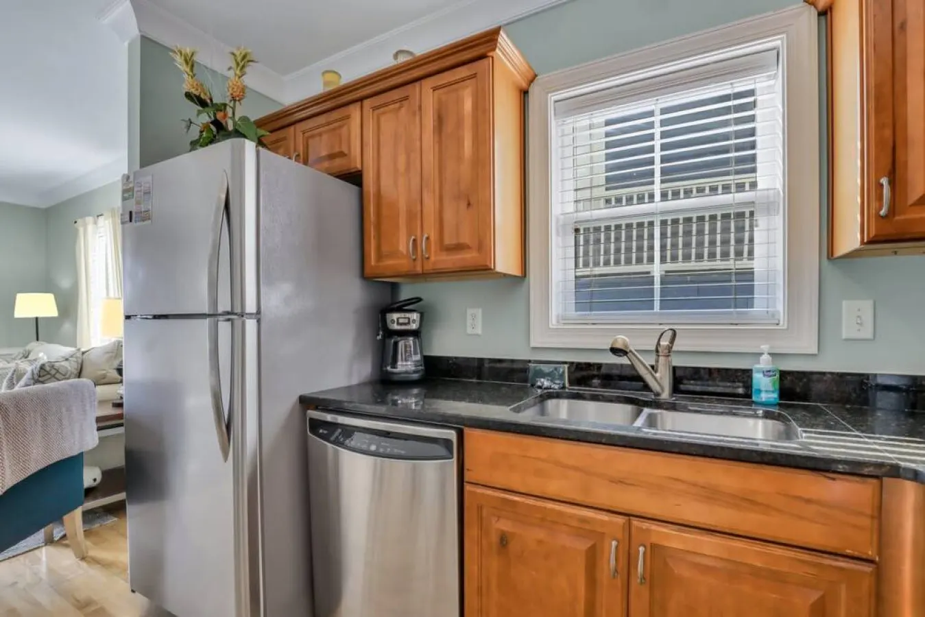 2 Bed Condo Walk to the Beach 18