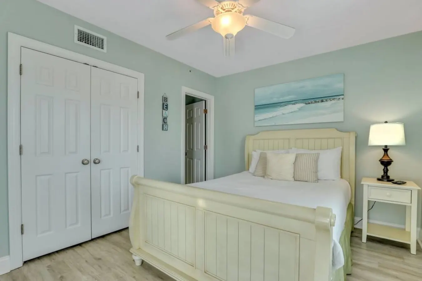 2 Bed Condo Walk to the Beach — photo 5