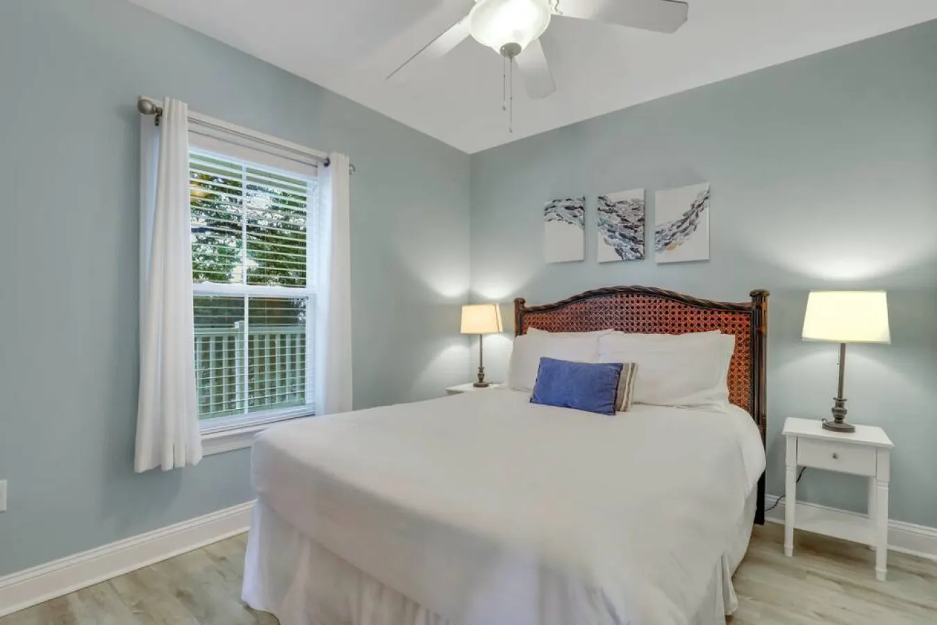 2 Bed Condo Walk to the Beach 6