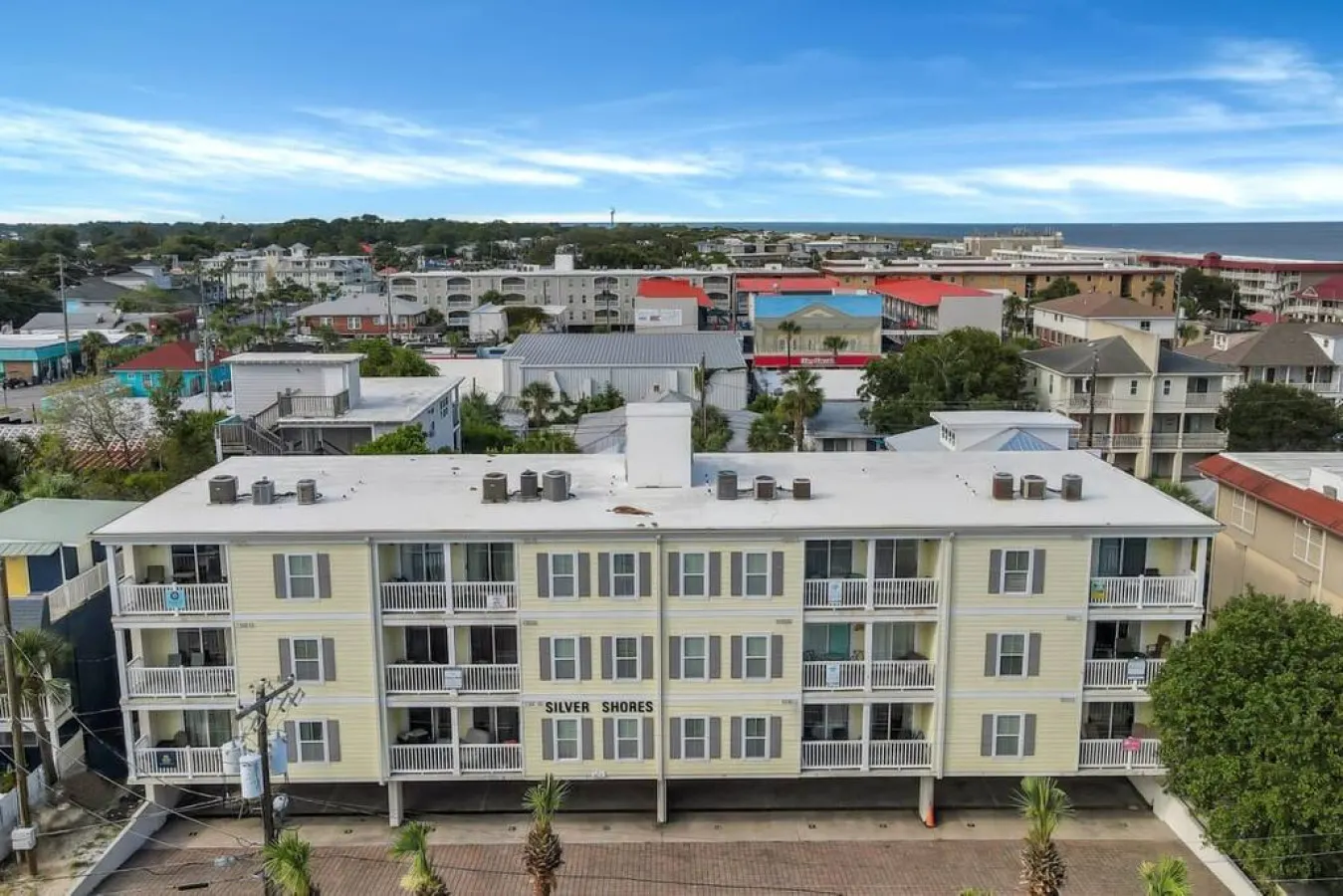 2 Bed Condo Walk to the Beach 7