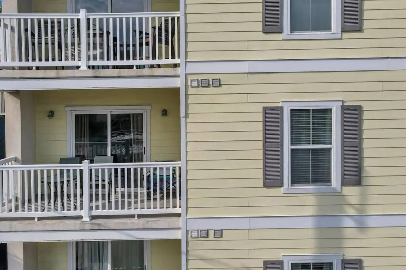 2 Bed Condo Walk to the Beach 8