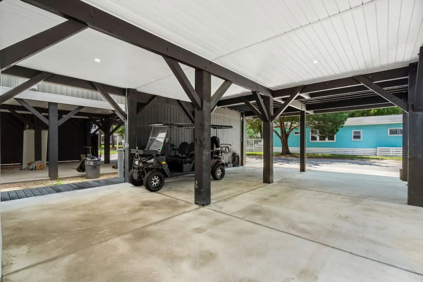 Luxury Beach House Elevator, Tiki Bar & Grill 9