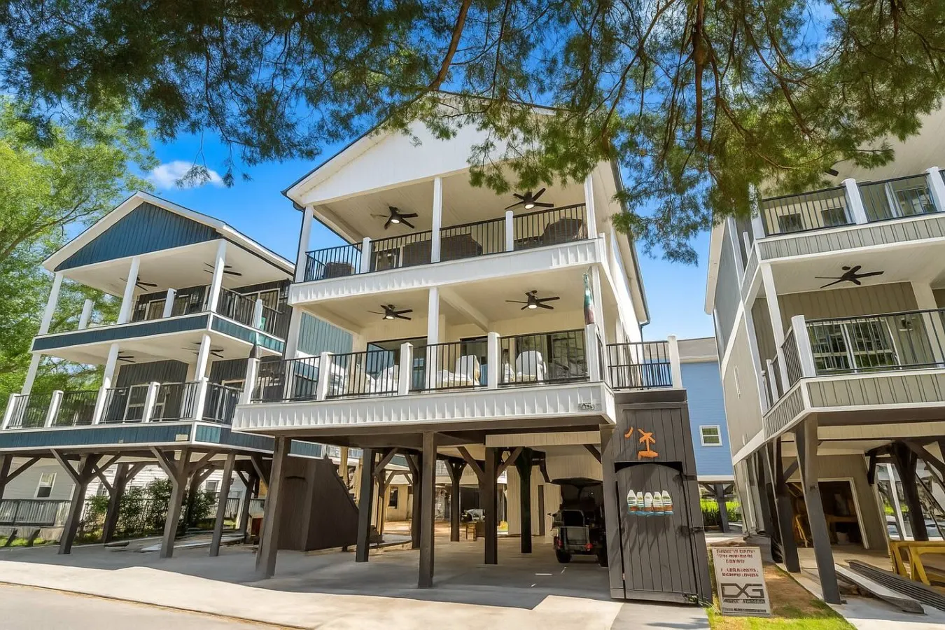 Luxury Beach House Elevator, Tiki Bar & Grill 8
