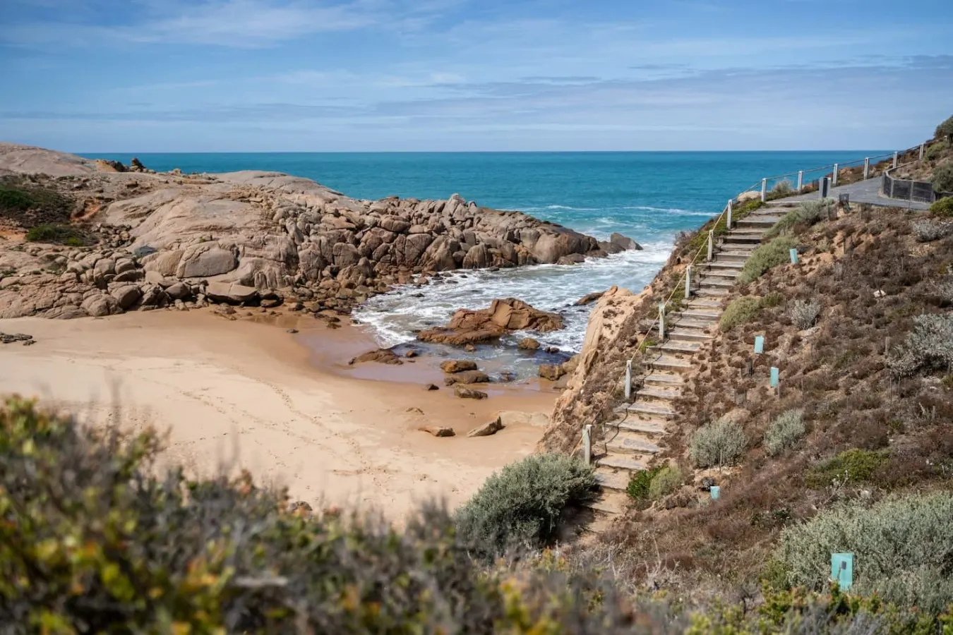 South Seas 5—Absolute Beachfront Escape near Cafés 18