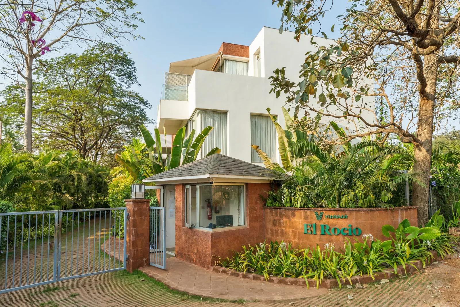 Sereno Blooms 2bhk villa w/pool & patio Assagaon
