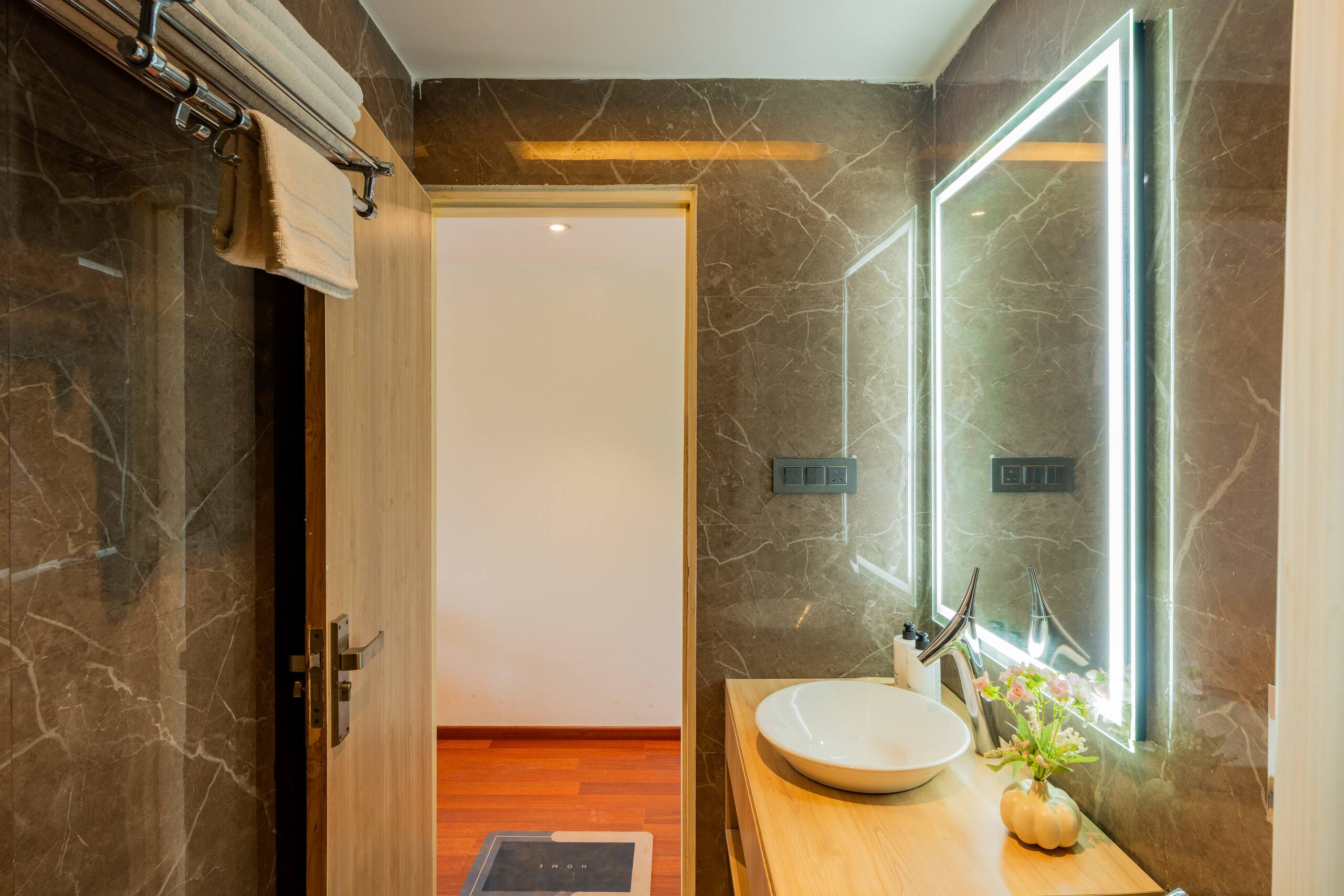 Retreat W/ Pool, & Restros Near Ashvem Beach 27