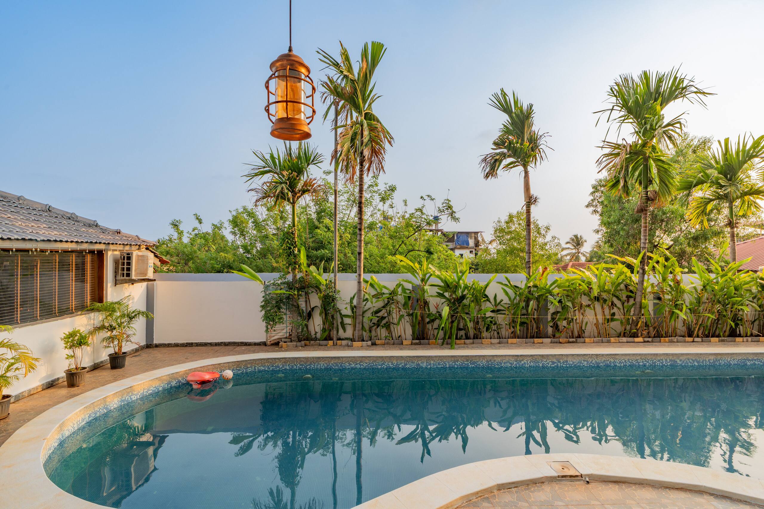 Retreat W/ Pool, & Restros Near Ashvem Beach 3