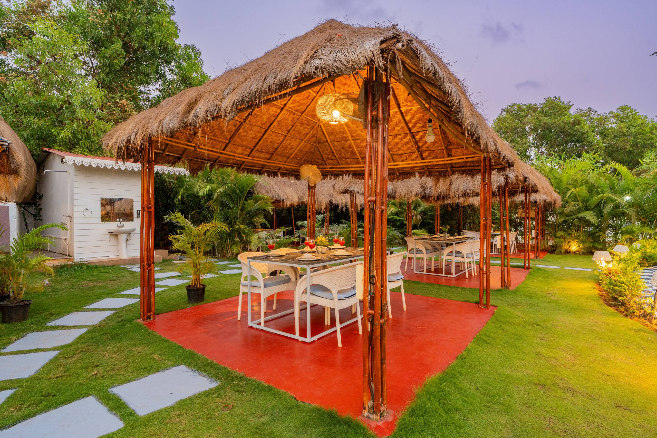Retreat W/ Pool, & Restros Near Ashvem Beach 12