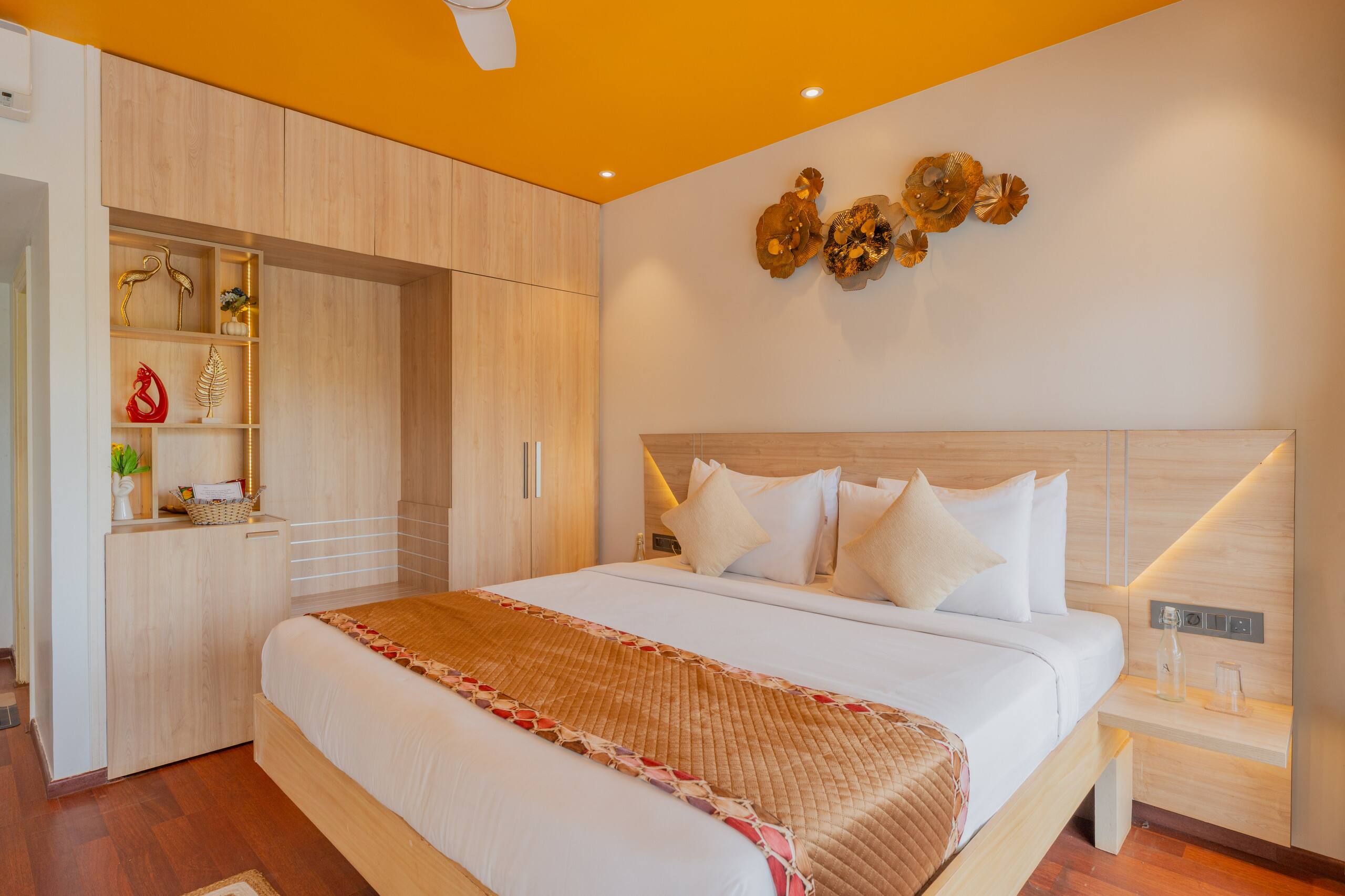 Retreat W/ Pool, & Restros Near Ashvem Beach 22