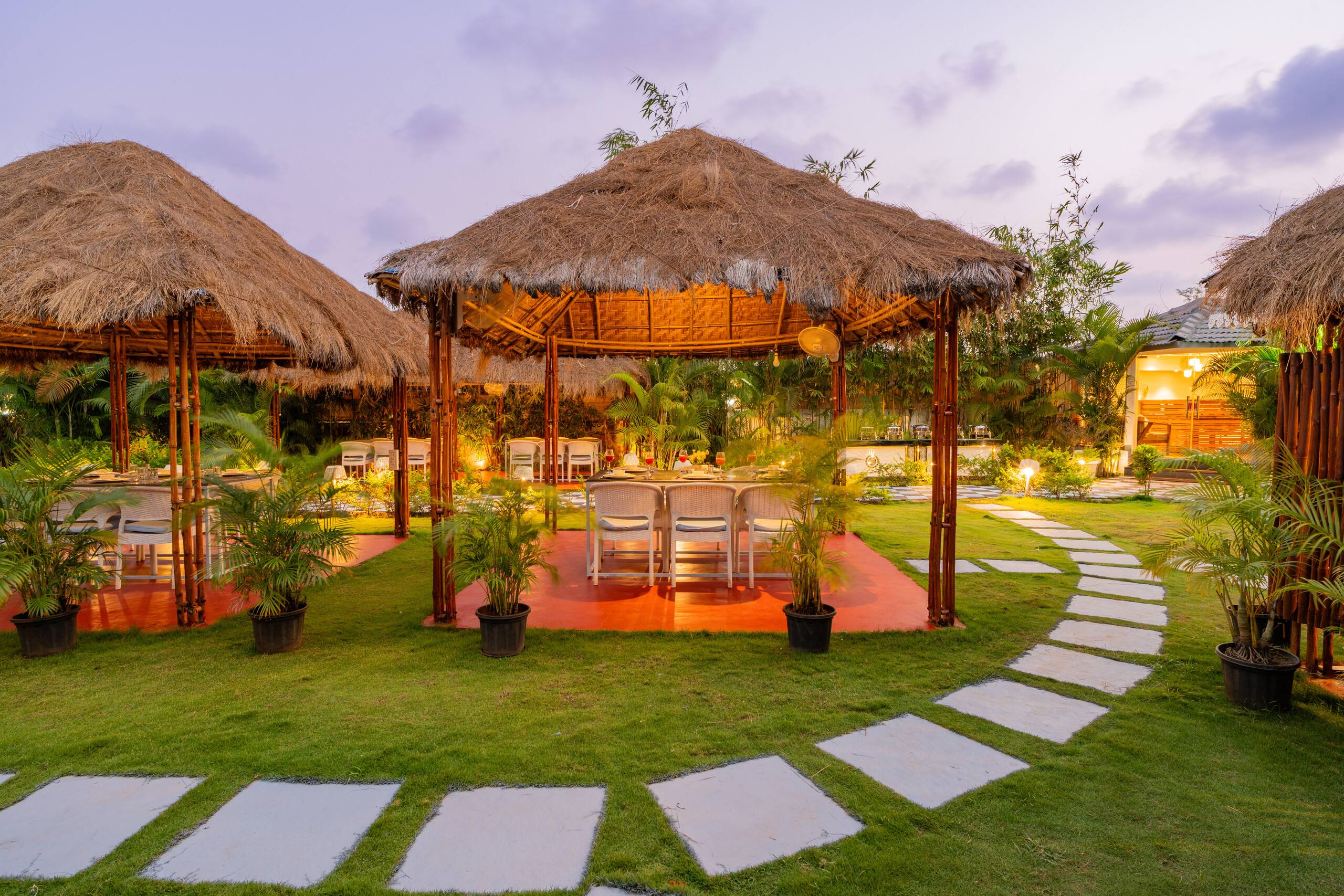 Retreat W/ Pool, & Restros Near Ashvem Beach 19