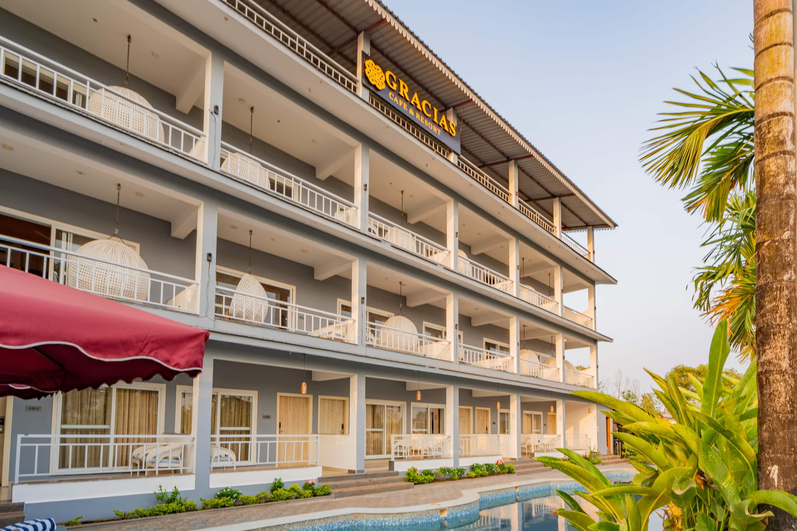 Retreat W/ Pool, & Restros Near Ashvem Beach 31