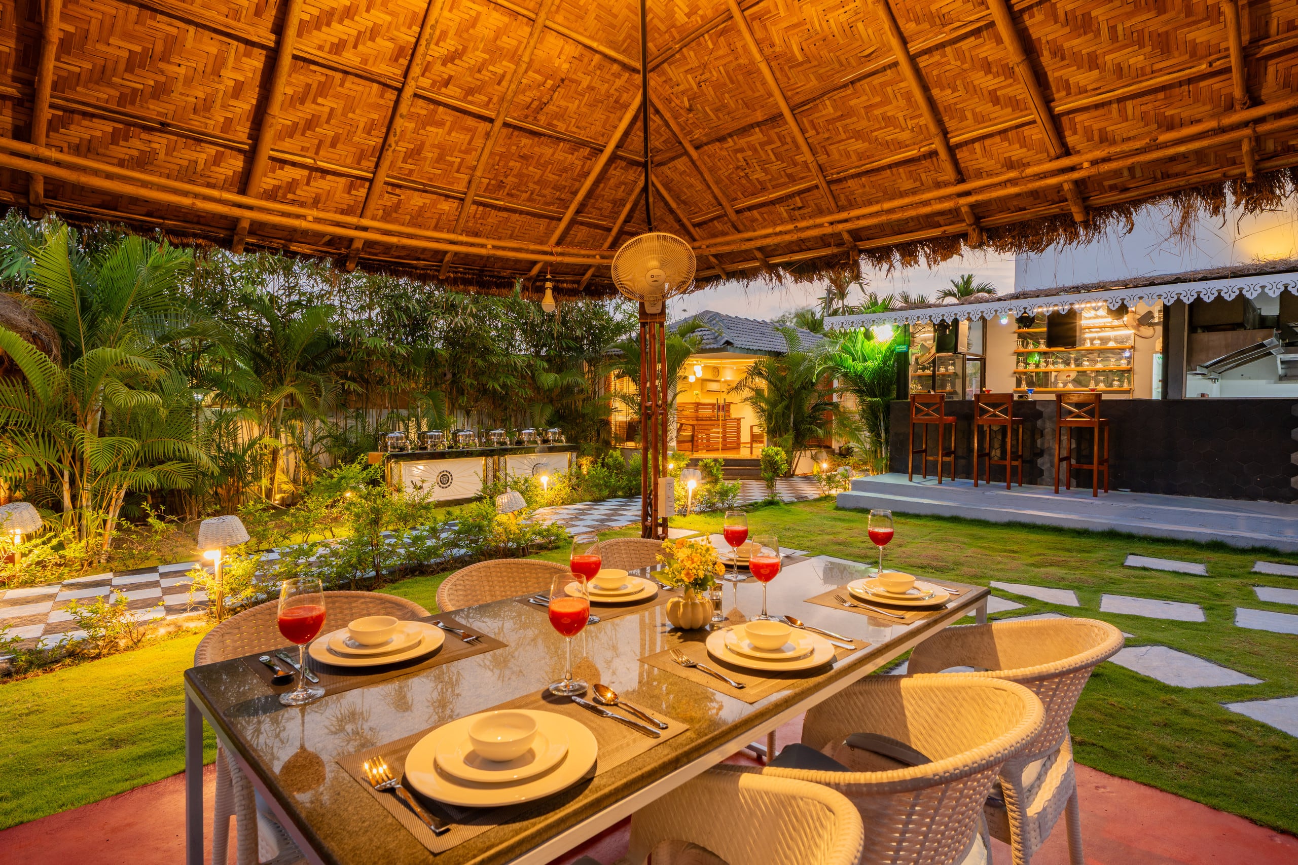 Retreat W/ Pool, & Restros Near Ashvem Beach 5