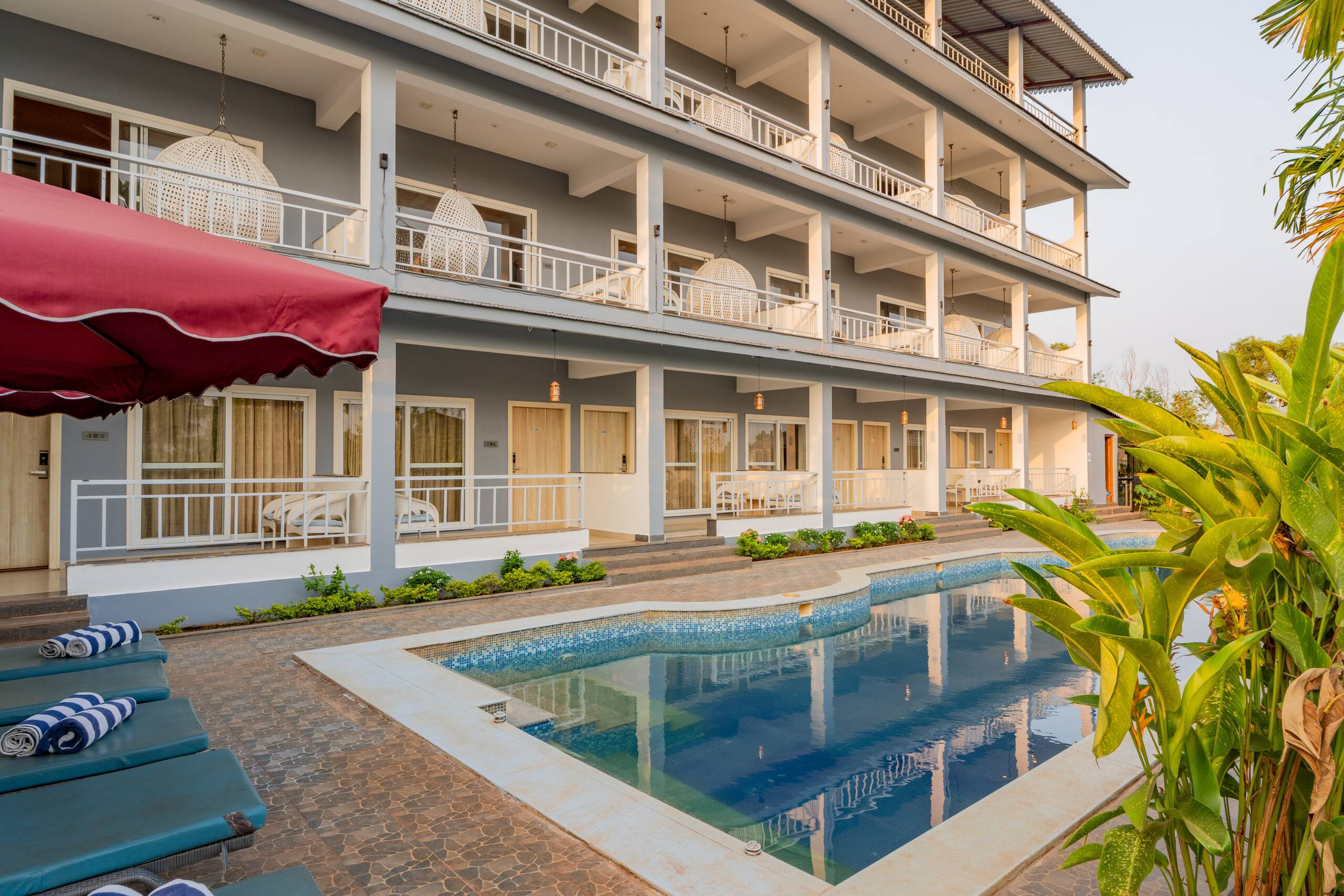 Retreat W/ Pool, & Restros Near Ashvem Beach 32