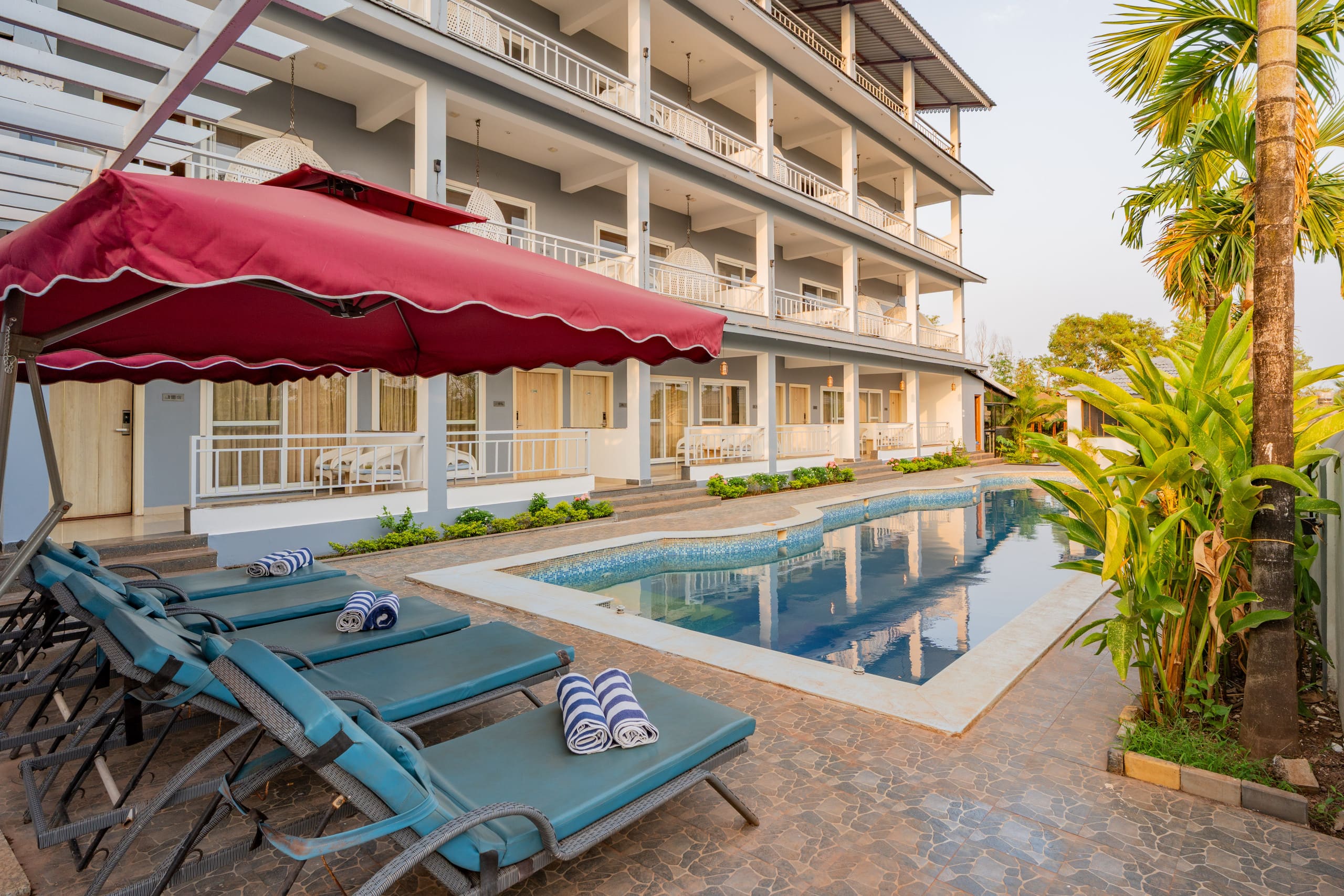 Retreat W/ Pool, & Restros Near Ashvem Beach 36