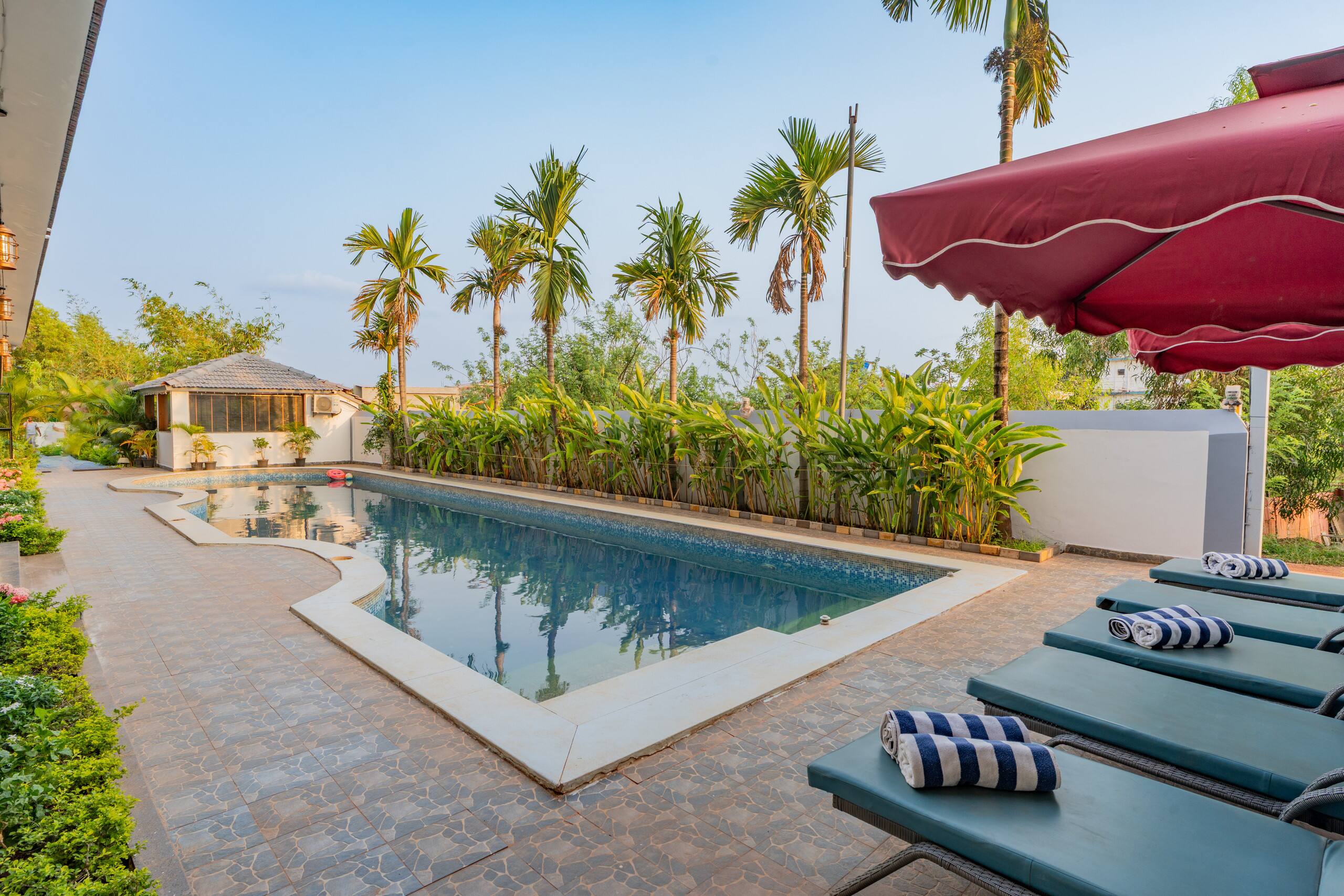 Retreat W/ Pool, & Restros Near Ashvem Beach 38