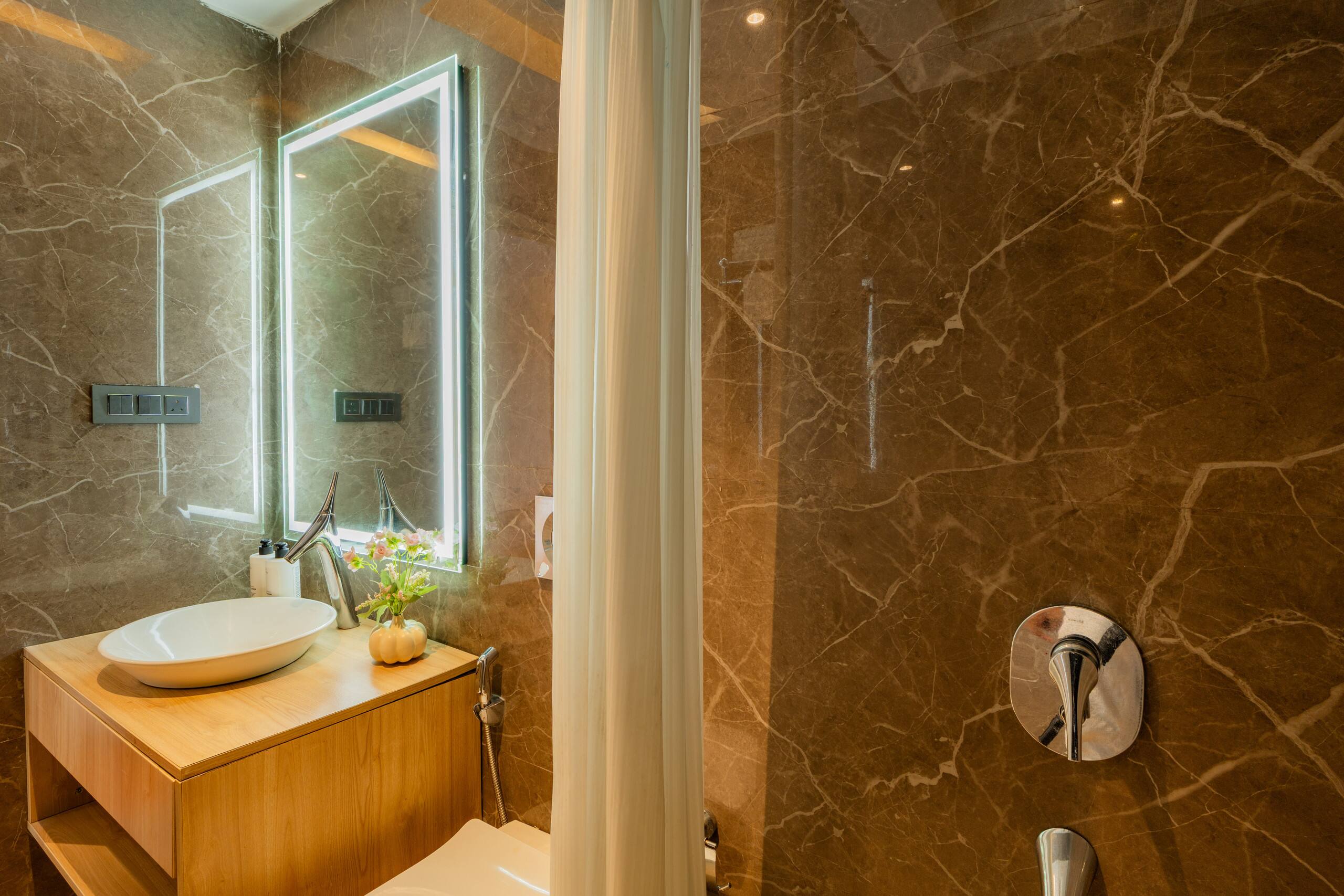 Retreat W/ Pool, & Restros Near Ashvem Beach 28