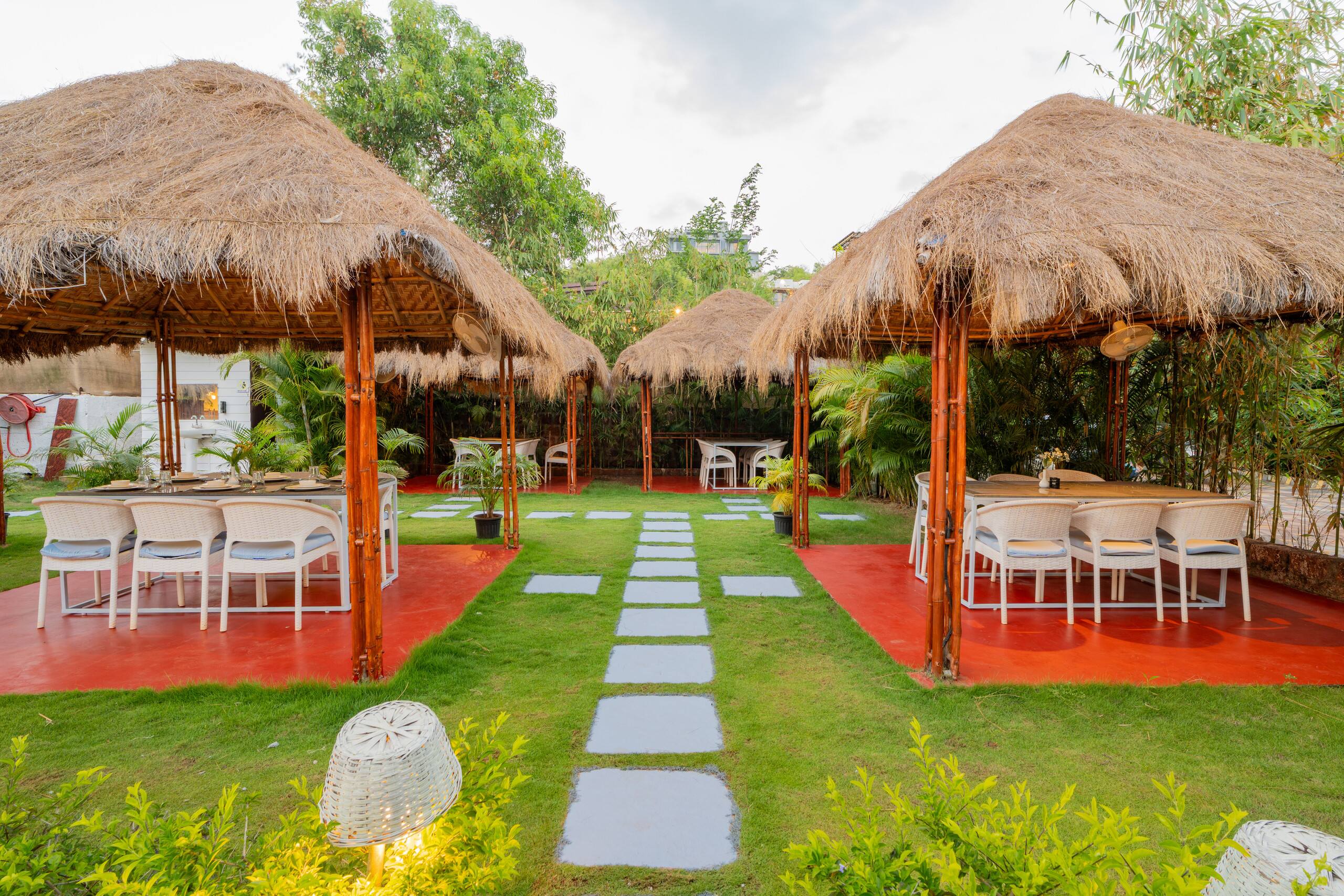 Retreat W/ Pool, & Restros Near Ashvem Beach 15