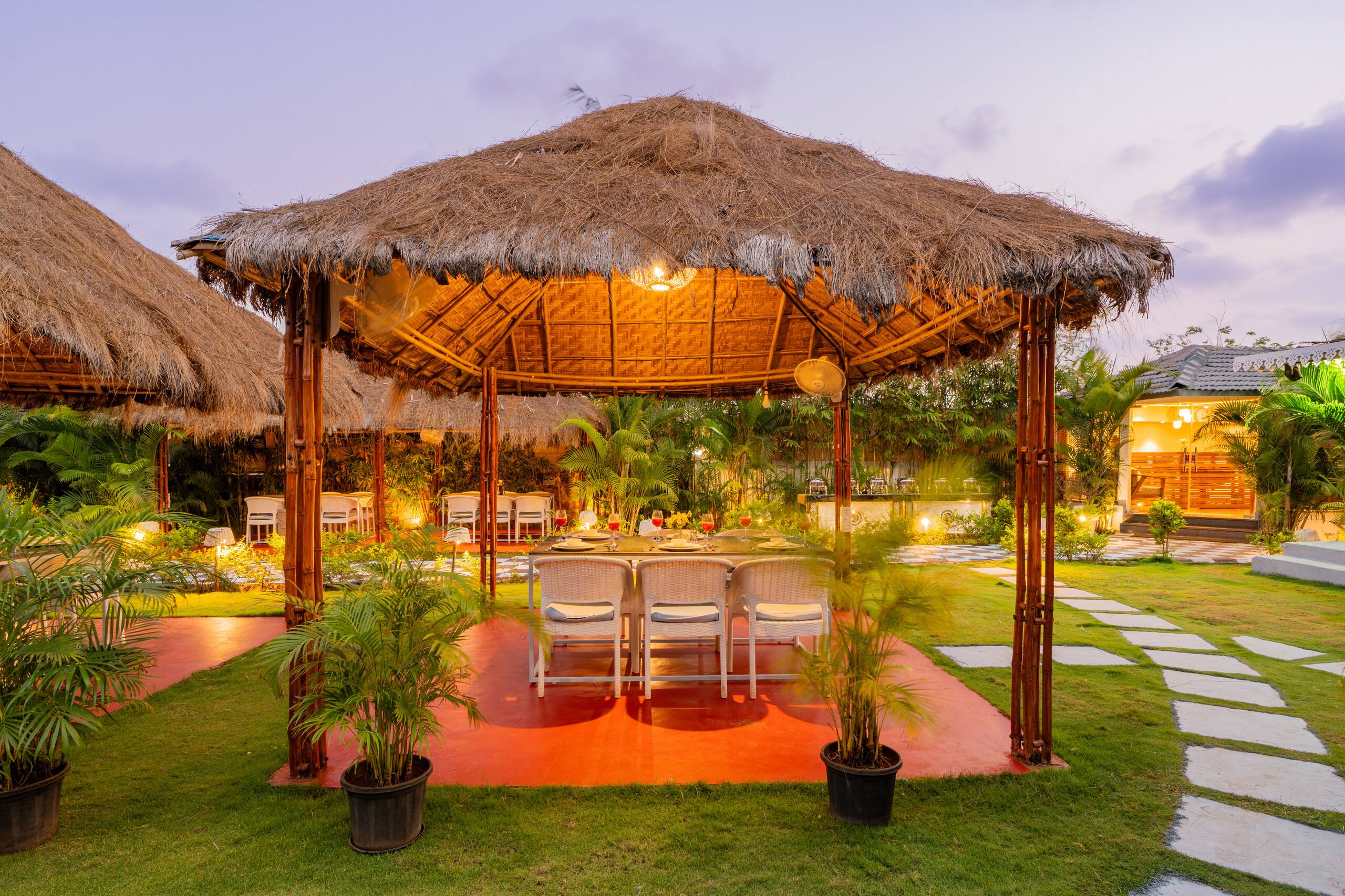 Retreat W/ Pool, & Restros Near Ashvem Beach 18