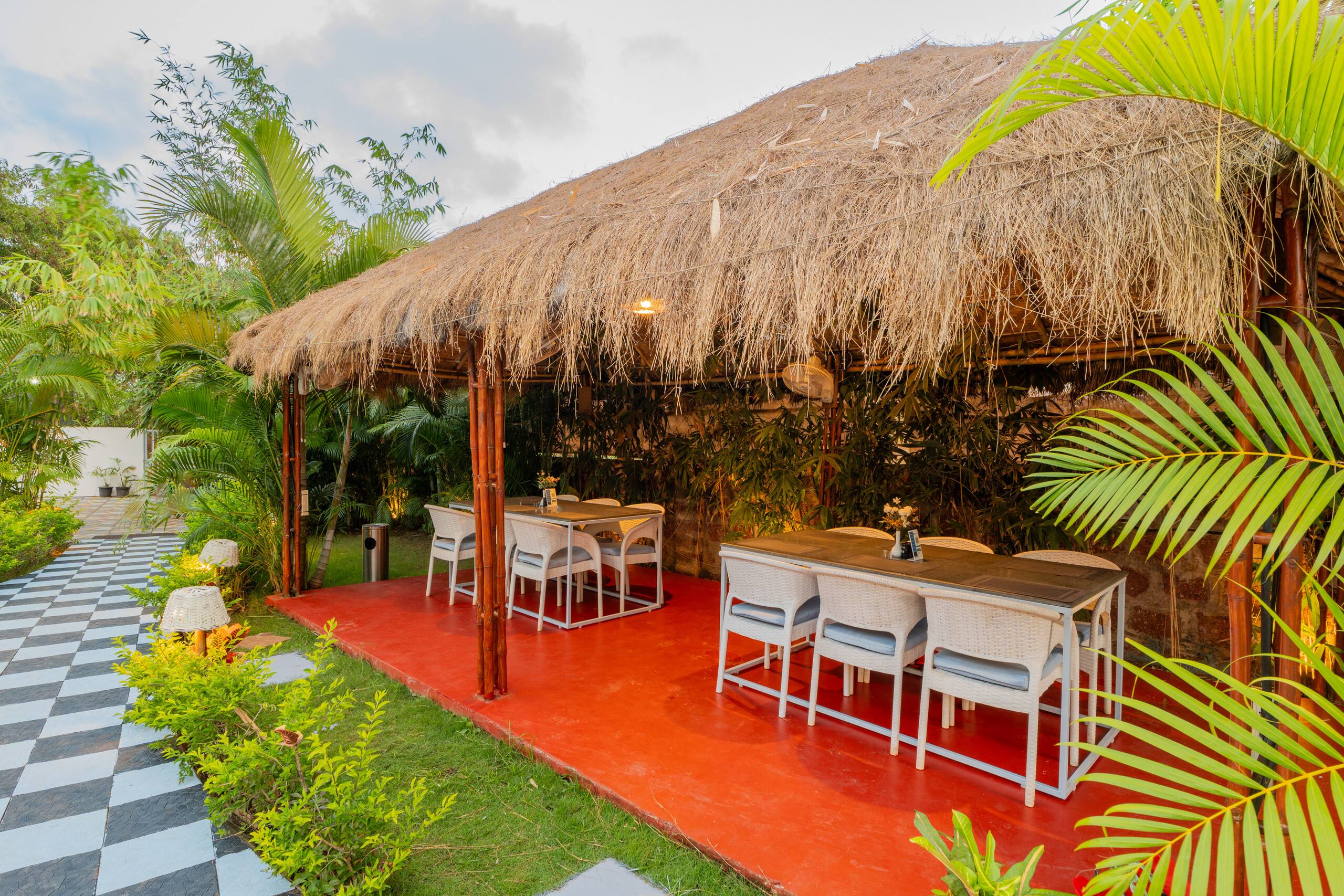 Retreat W/ Pool, & Restros Near Ashvem Beach 10