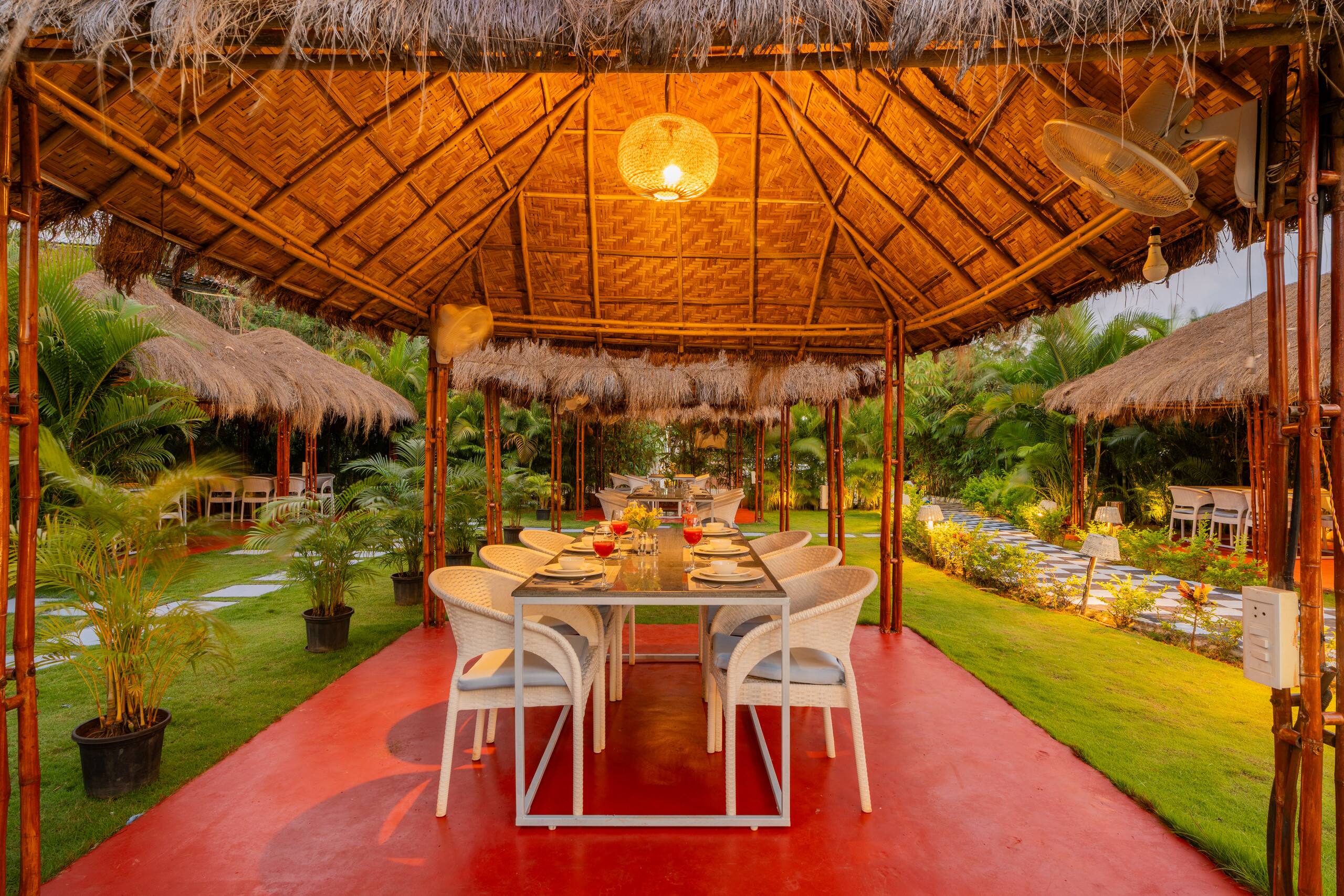 Retreat W/ Pool, & Restros Near Ashvem Beach 17